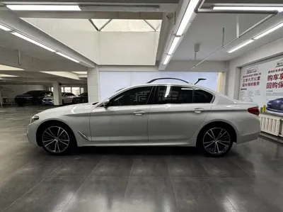 BMW 5 Series 2020, 82000 км, за 27121.37 USD