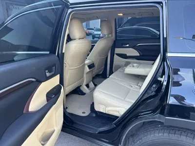 Toyota Highlander 2015, 140000 км, за 12966.14 USD