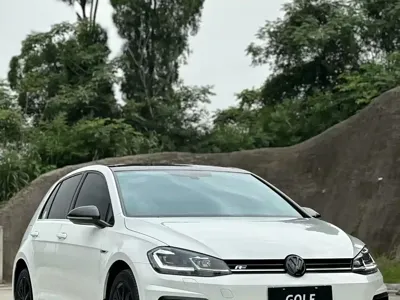Volkswagen Golf 2020, 60000 км, за 11444.67 USD