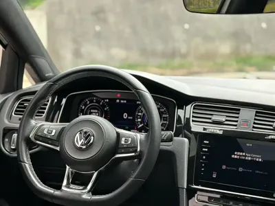 Volkswagen Golf 2020, 60000 км, за 11444.67 USD