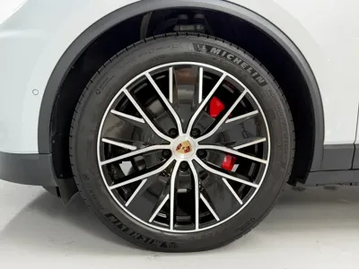 Porsche Macan 2025, 7095 км, за 71661.28 USD