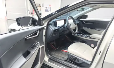 Kia EV6 2023, 52311 км, за 23149.04 USD - фото 10