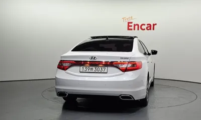 Hyundai Grandeur 2016, 158116 км, за 7491.86 USD