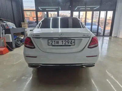 Mercedes-Benz E-Class 2017, 95113 км, за 14873.09 USD