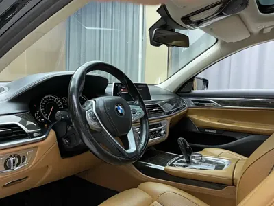 BMW 7 Series 2016, 210000 км, за 20305.67 USD