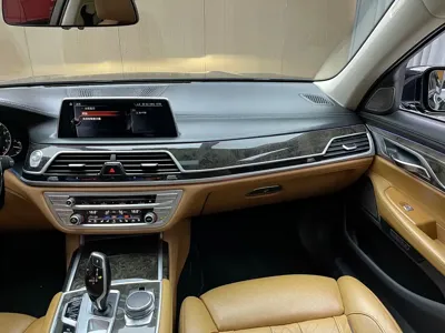 BMW 7 Series 2016, 210000 км, за 20305.67 USD