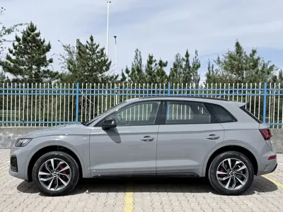 Audi Q5L 2025, 11000 км, за 35755.63 USD