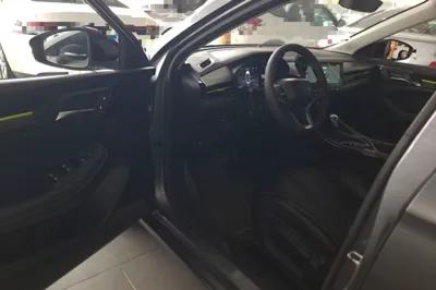 Roewe i5 2021, 39700 км, за 7455 USD - фото 11