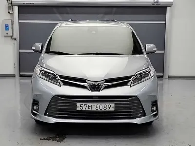 Toyota Sienna · 2018 год