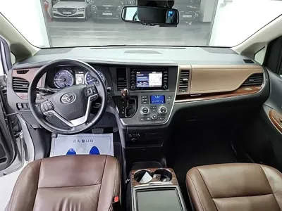 Toyota Sienna 2018, 95064 км, за 16213.73 USD - фото 7