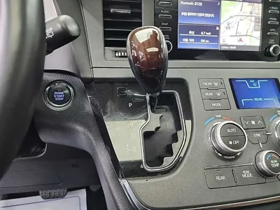 Toyota Sienna 2018, 95064 км, за 16213.73 USD - фото 8