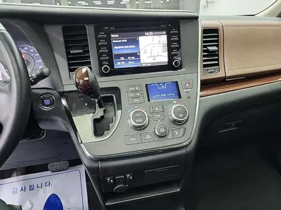 Toyota Sienna 2018, 95064 км, за 16213.73 USD - фото 10