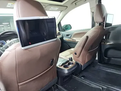 Toyota Sienna 2018, 95064 км, за 16213.73 USD - фото 13