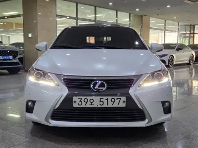Lexus CT200h 2017, 28593 км, за 13783.74 USD