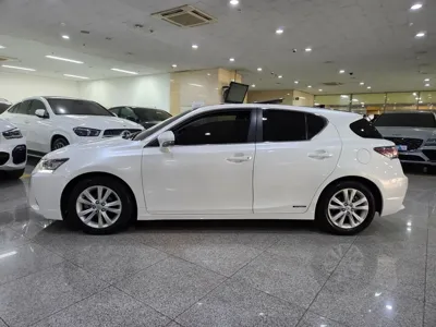 Lexus CT200h 2017, 28593 км, за 13783.74 USD
