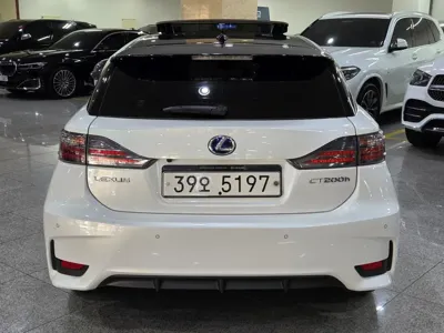 Lexus CT200h 2017, 28593 км, за 13783.74 USD