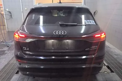 Audi Q4 e-tron 2024, 33100 км, за 22078 USD