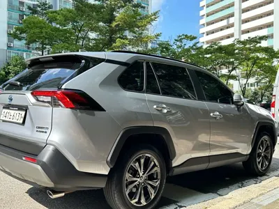 Toyota RAV4 · 2023 год