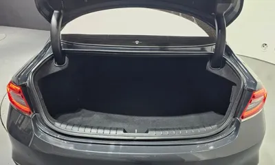 Hyundai Grandeur 2018, 70440 км, за 9382.23 USD - фото 20