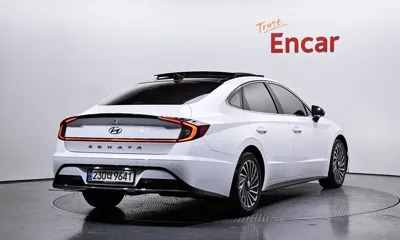 Hyundai Sonata 2021, 121703 км, за 13802.44 USD