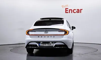 Hyundai Sonata 2021, 121703 км, за 13802.44 USD