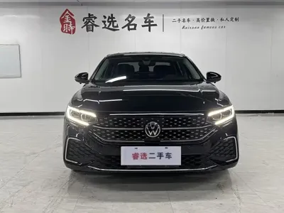 Volkswagen Passat 2022, 41000 км, за 15740.7 USD