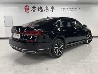 Volkswagen Passat 2022, 41000 км, за 15740.7 USD
