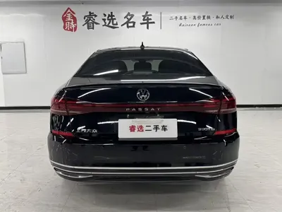 Volkswagen Passat 2022, 41000 км, за 15740.7 USD