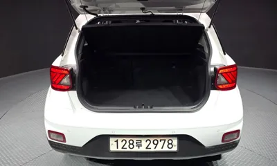 Hyundai Venue 2020, 42213 км, за 10011.05 USD - фото 20