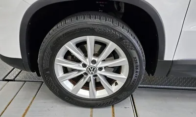 Volkswagen Tiguan 2014, 112846 км, за 4012.17 USD