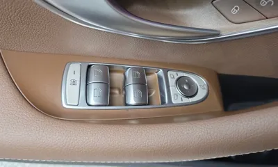 Mercedes-Benz E-Class 2023, 22135 км, за 28990.24 USD - фото 14