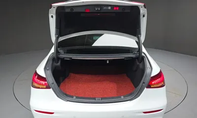 Mercedes-Benz E-Class 2023, 22135 км, за 28990.24 USD - фото 38