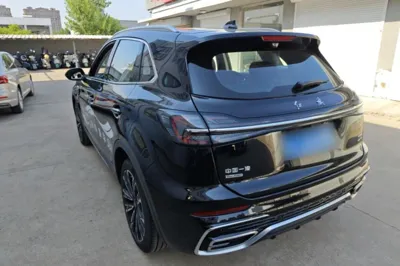 Hongqi HS5 2023, 4100 км, за 20142 USD