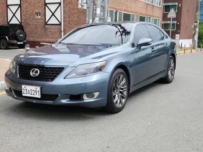 Lexus LS · 2010 год