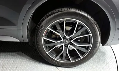 Audi Q5 2023, 40971 км, за 27697.01 USD