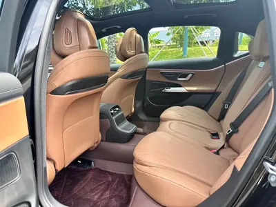 Mercedes-Benz E-Class 2026, 3000 км, за 48527.46 USD - фото 7