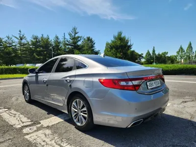 Hyundai Grandeur 2016, 253389 км, за 2865.14 USD