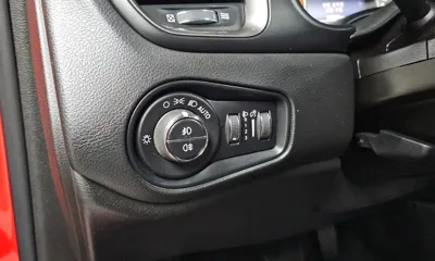 Jeep Renegade 2021, 142326 км, за 7532.21 USD - фото 18