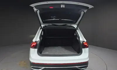Volkswagen Tiguan 2022, 59129 км, за 29867.4 USD - фото 35