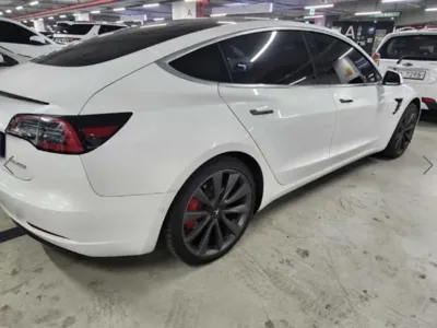 Tesla Model 3 2020, 111283 км, за 21647.27 USD