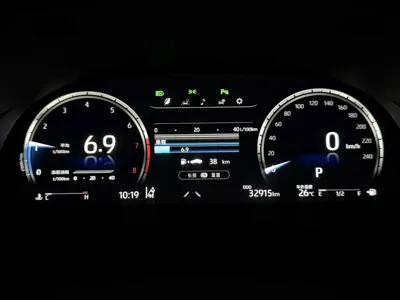 Toyota Camry 2023, 33000 км, за 17666.37 USD