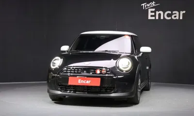 MINI Cooper 2025, 13961 км, за 18865.49 USD