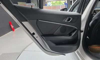 BMW 1-Series 2021, 67766 км, за 14375.74 USD - фото 25