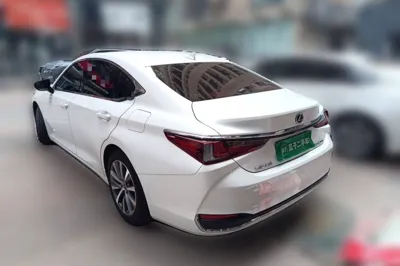 Lexus ES 2018, 94000 км, за 22218 USD