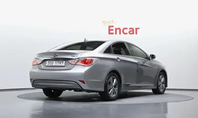 Hyundai Sonata 2012, 131243 км, за 2788.79 USD