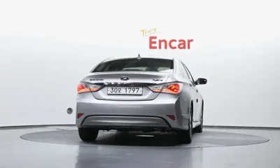 Hyundai Sonata 2012, 131243 км, за 2788.79 USD