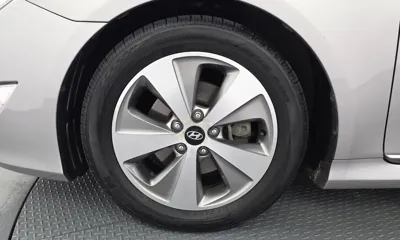 Hyundai Sonata 2012, 131243 км, за 2788.79 USD