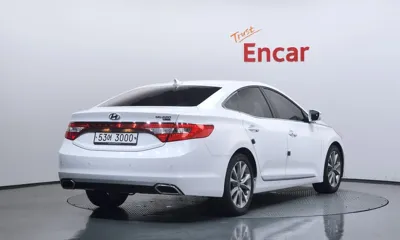 Hyundai Grandeur 2015, 125360 км, за 5710.91 USD