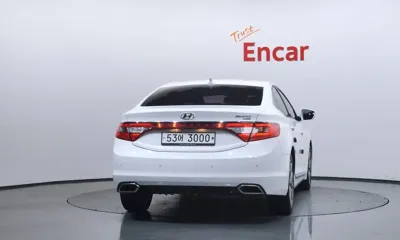 Hyundai Grandeur 2015, 125360 км, за 5710.91 USD