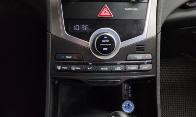 Hyundai Grandeur 2015, 125360 км, за 5665.17 USD - фото 31